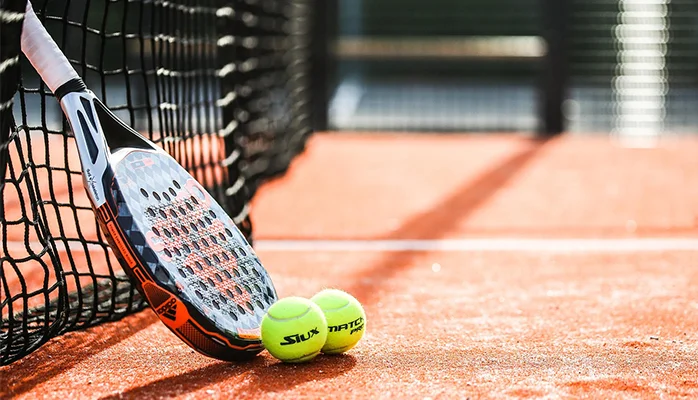 Développement des pistes de padel : pour quel type de contrat les collectivités doivent-elles opter ? 